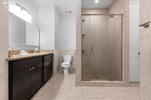Bathroom - Dolphin Cove: 2 BR Oceanfront Condo with Pool (Myrtle Beach)