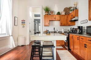 Fridge, microwave, oven, stovetop - Boho Chic 3 bedroom on Broad (New Orleans)