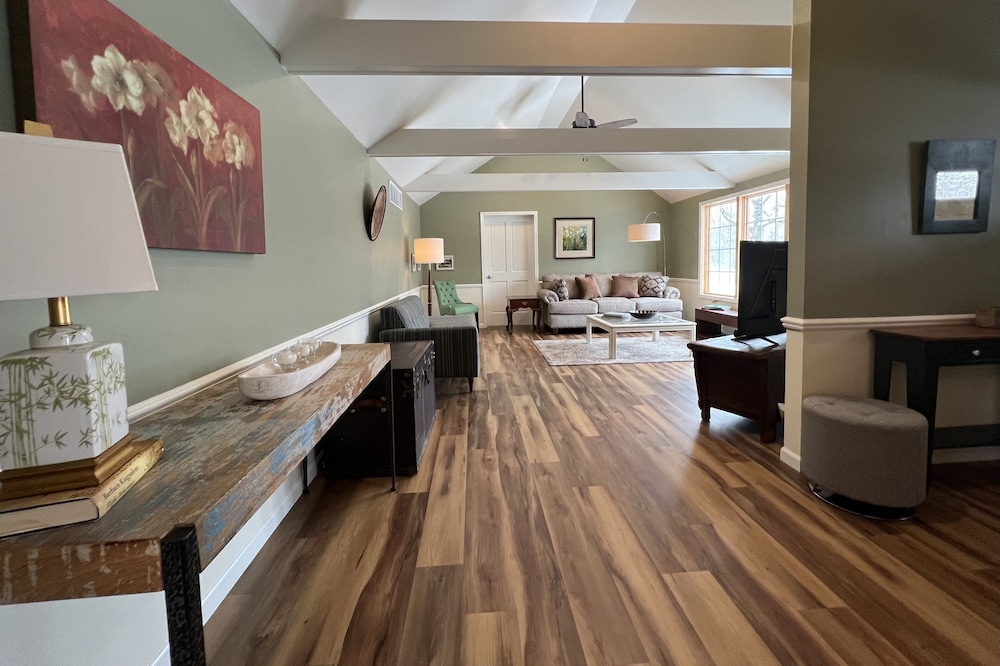 NEW! A truly pretty, spacious home - for 1 or 2 couples, or a small family.
