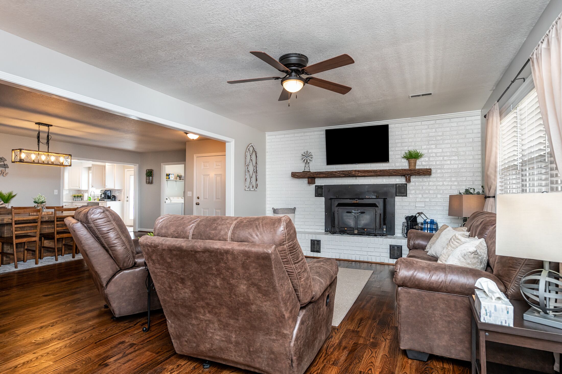 Home on 6 acres 🏠 with creek.  5min to downtown Pickens, close to Table Rock 🏞