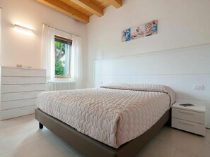 3 Schlafzimmer, Reisekinderbett, kostenloses WLAN, Bettwäsche