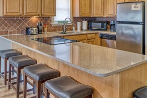 冰箱、微波炉、烤箱、炉灶