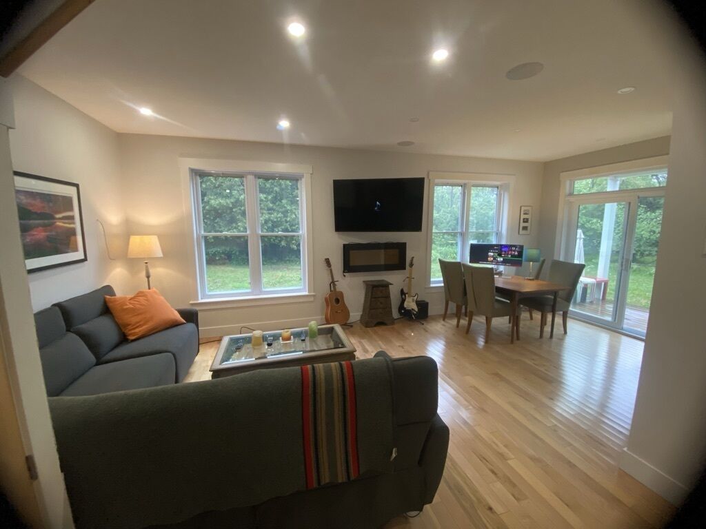 Joly Home in the heart of Chelsea village. Near all the amenities.