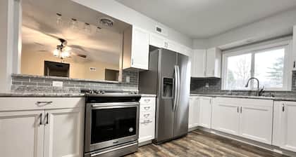 Comfy 3Bd House with Arcade, Ping Pong, Fire Pit, Walk to Purdue, Golf, Sports!