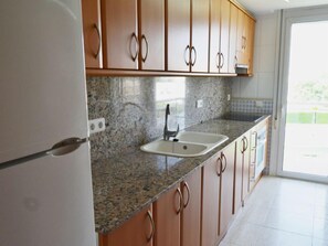 Kühlschrank, Mikrowelle, Ofen, Toaster