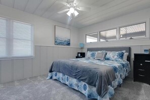 4 chambres, fer et planche à repasser, lit de bébé portatif