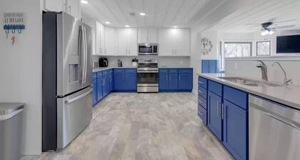 Lake Norfork view and easy access from this remodeled oasis that sleeps 14!
