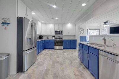 Lake Norfork view and easy access from this remodeled oasis that sleeps 14!