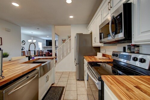 7South home across street from Lake Hamilton