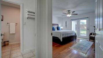 3 bedrooms, iron/ironing board, travel crib, free WiFi