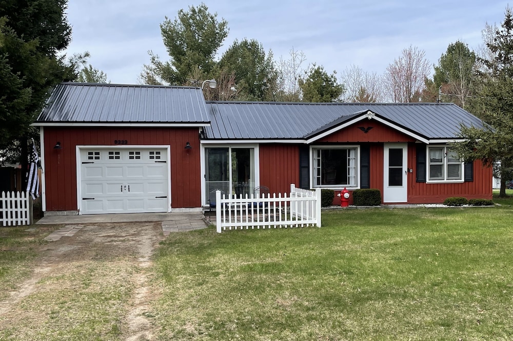 The Firehouse Cabin with Garage, Near Lake and ORV Trails