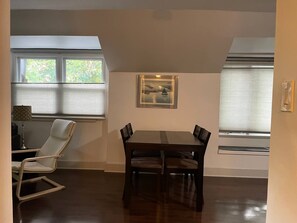 Dining - Fantastic updated apartment with parking (Erdenheim)