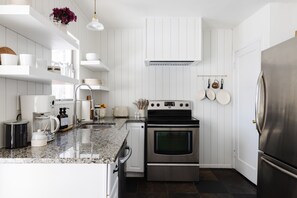 Fridge, microwave, oven, stovetop - Clean, Comfortable, Convenient Sugarhouse home - amazing location (Salt Lake City)