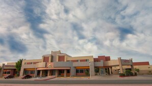 A hotel with a modern architectural design, featuring a prominent entrance and multiple levels. - Hotel Premier (Hermosillo)