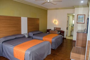 Classic Double Room | Desk, laptop workspace, free WiFi, bed sheets - Hotel Premier (Hermosillo)