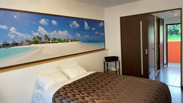 Twin Room, Non Smoking | Blackout drapes, free WiFi, bed sheets