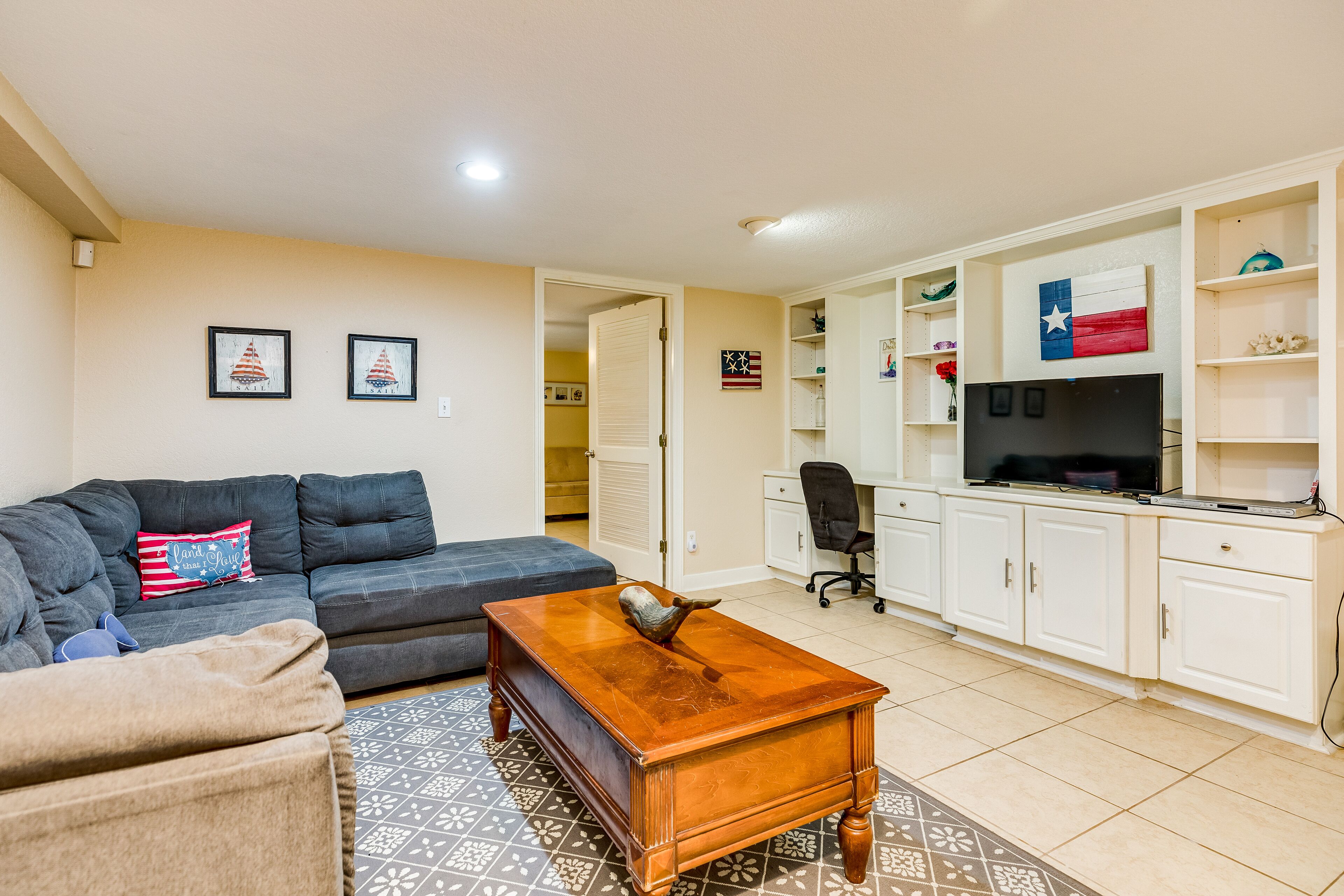 Dog & snowbird-friendly, ground-floor duplex just walking distance to beach