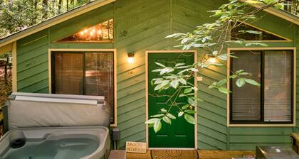 Private & secluded cabin with a hot tub, WiFi, firepit, & full kitchen