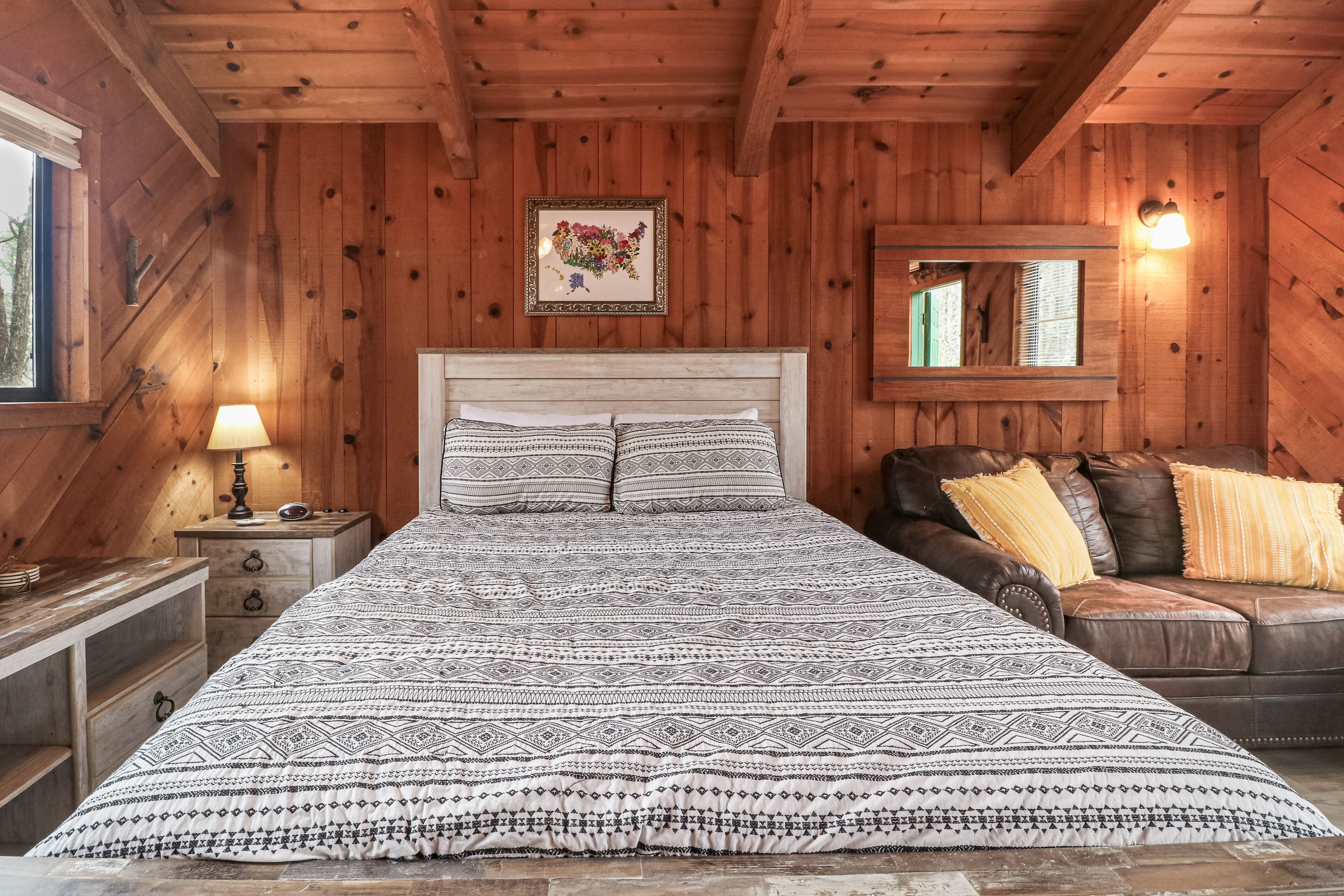 Private & secluded cabin with a hot tub, WiFi, firepit, & full kitchen