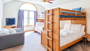 4 bedrooms, iron/ironing board, internet, bed sheets