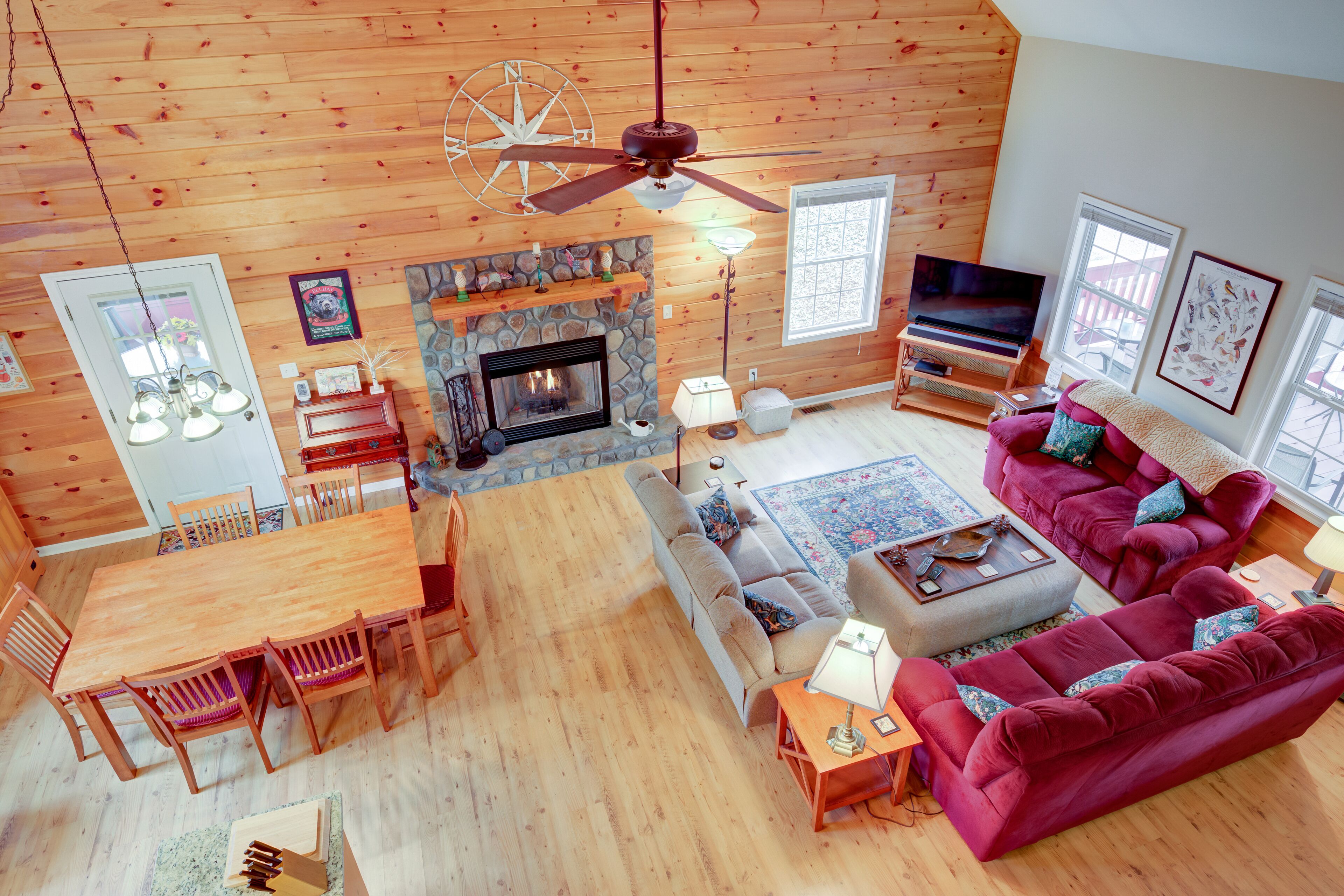 Mountain cabin with WiFi, fireplace, & shared pools, game room, tennis, & gym