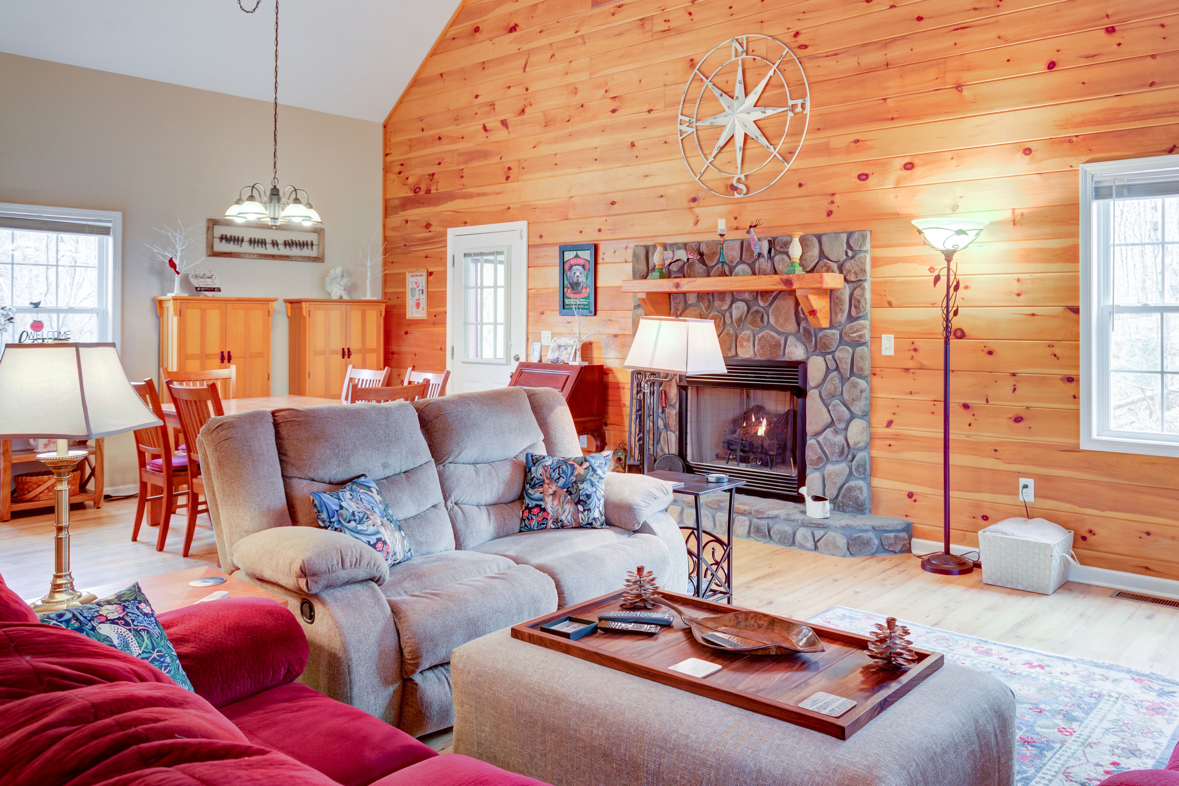 Mountain cabin with WiFi, fireplace, & shared pools, game room, tennis, & gym
