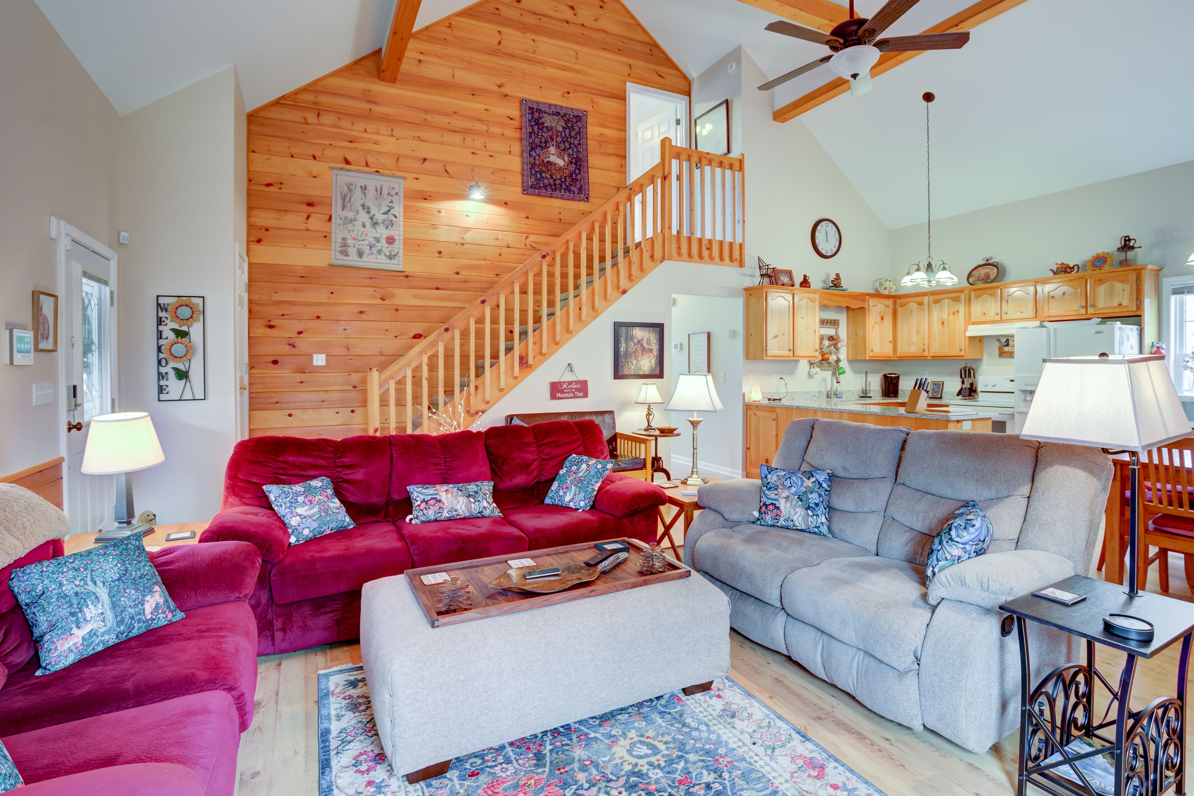 Mountain cabin with WiFi, fireplace, & shared pools, game room, tennis, & gym