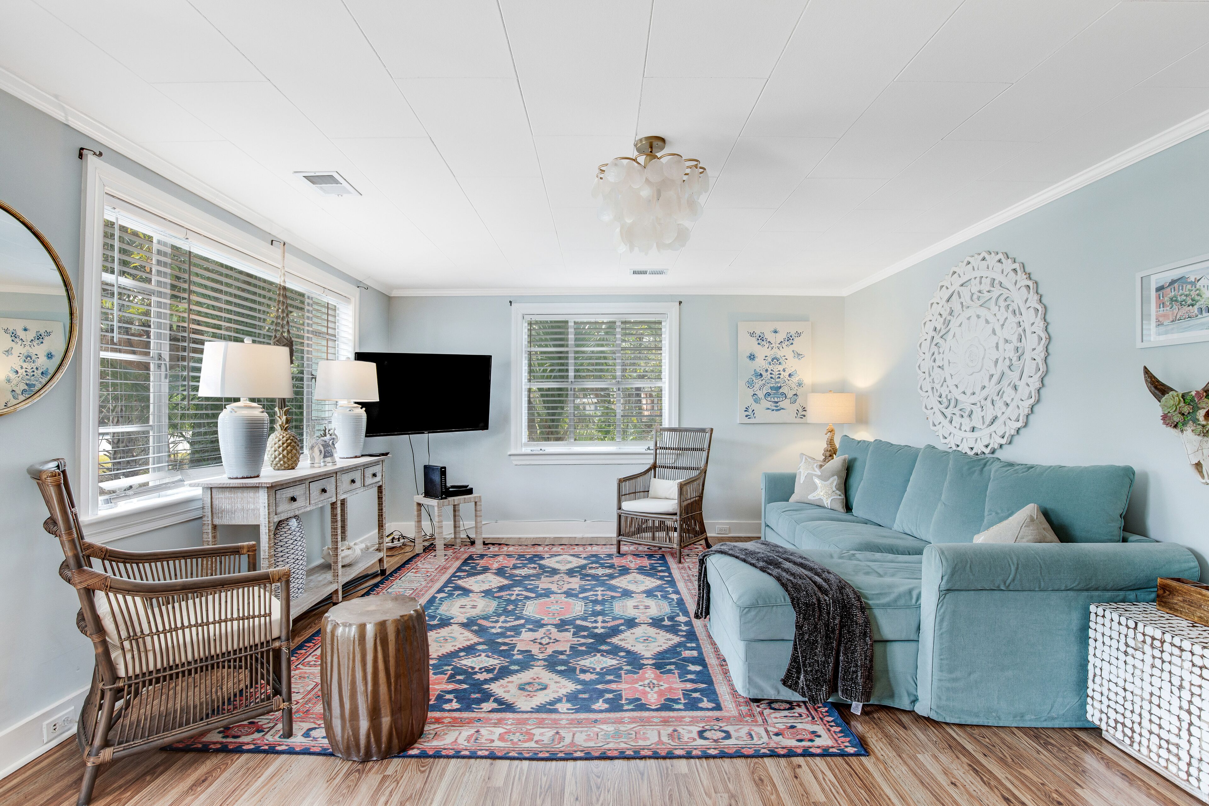 Lowcountry charmer with WiFi & wood-burning fireplace - close to beach