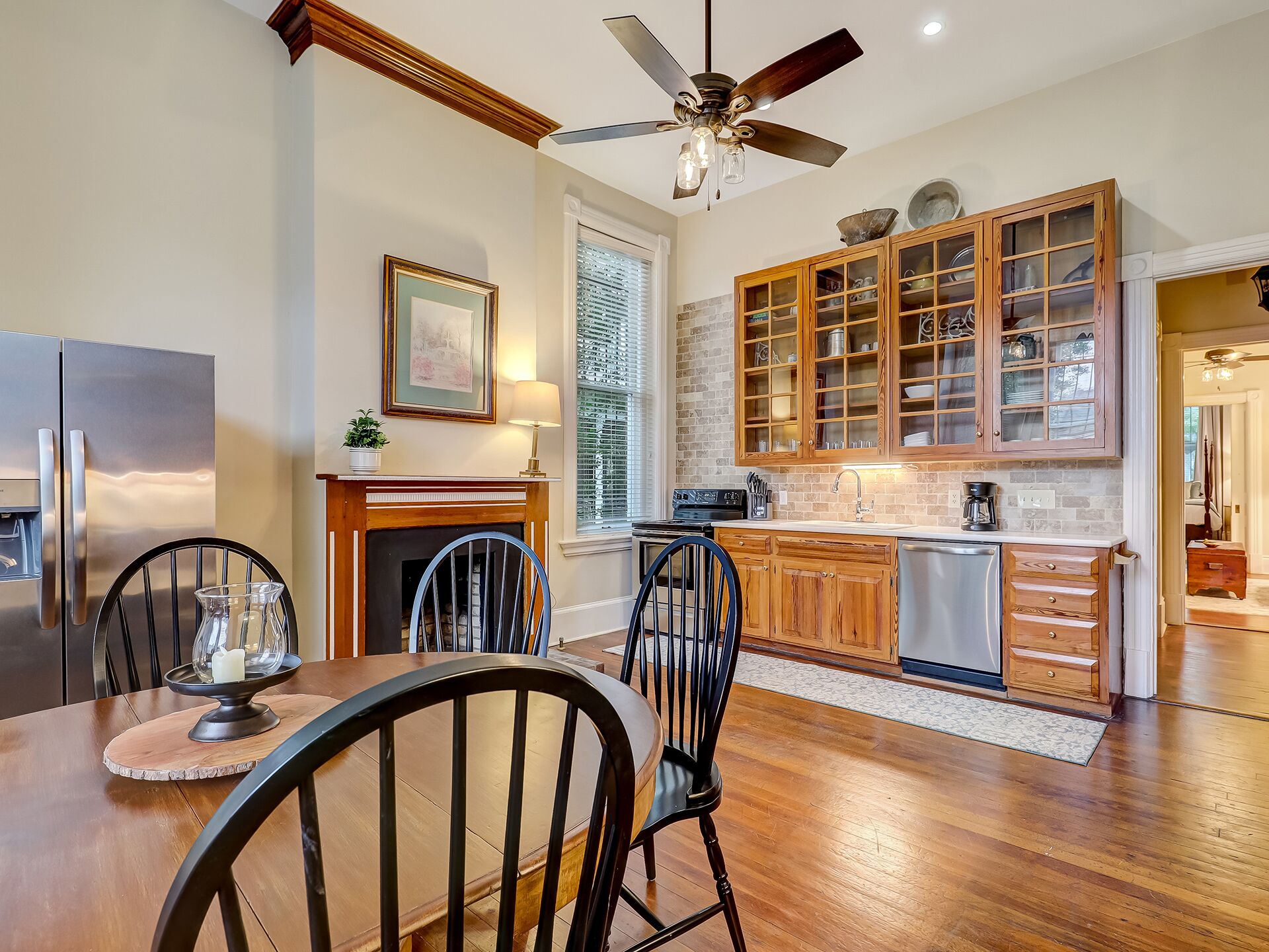 Newly Furnished on Lafayette Square, Heated Pool Access, By Southern Belle Savannah