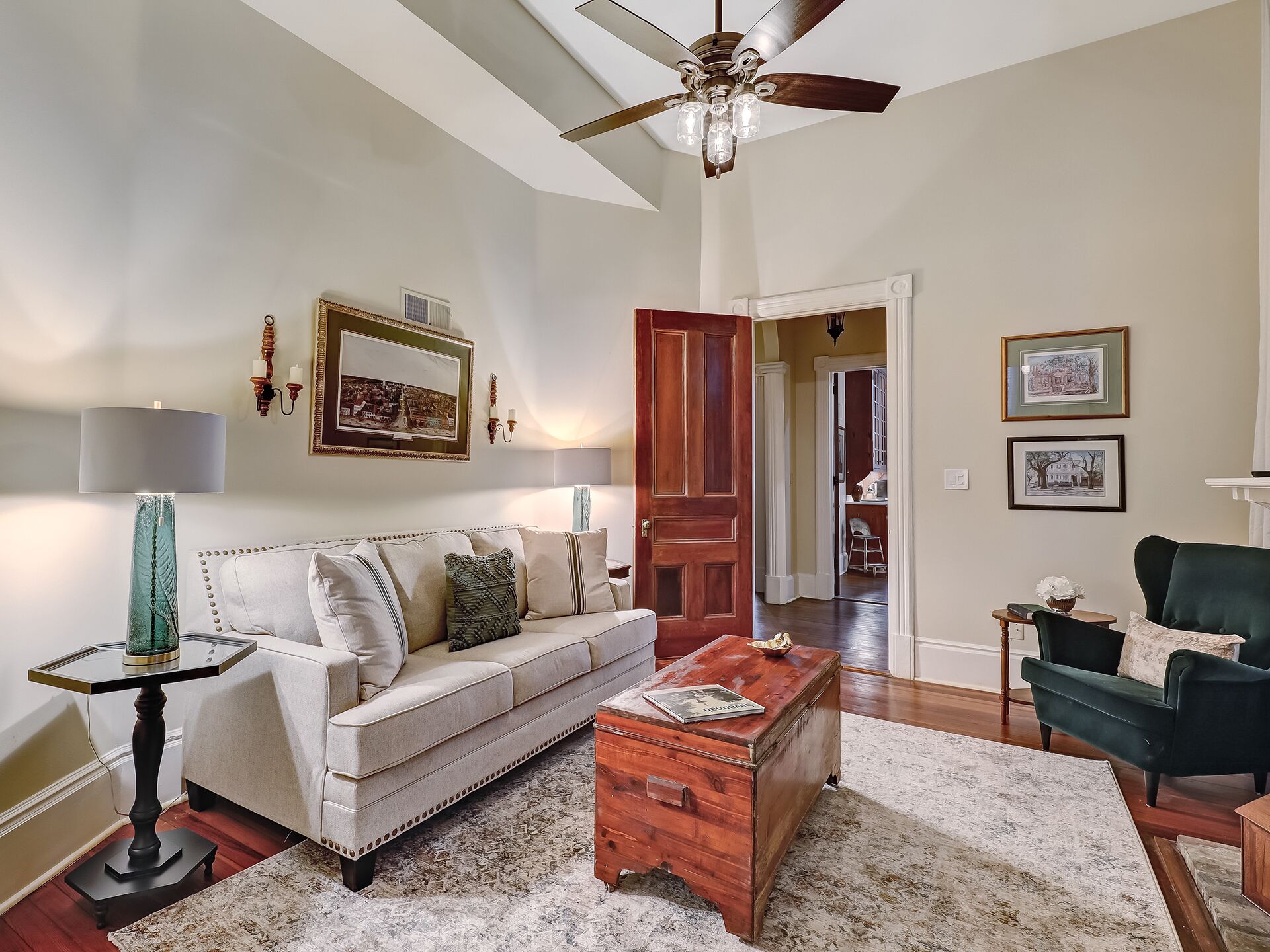 Newly Furnished on Lafayette Square, Heated Pool Access, By Southern Belle Savannah