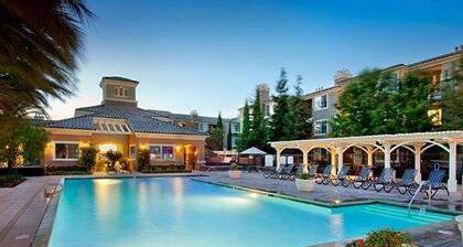 Upscale San Jose 1BR w/ Gym, Pool & W/D, near WF & Costco, by Blueground