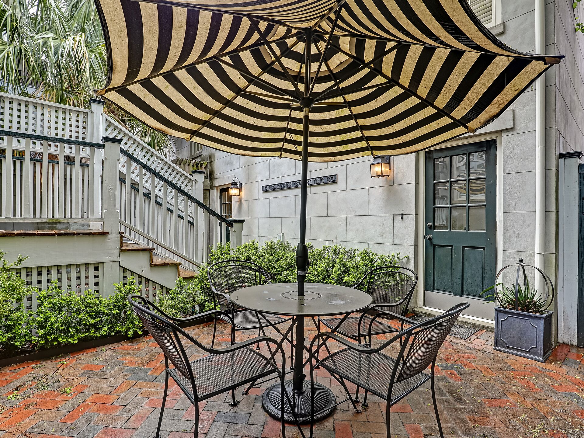 屋外ダイニングエリア