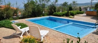 Immaculate 6-Bed Villa in Balchic Bulgaria