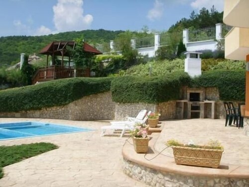 Immaculate 6-Bed Villa in Balchic Bulgaria