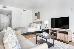 Iron/ironing board, WiFi, bed sheets