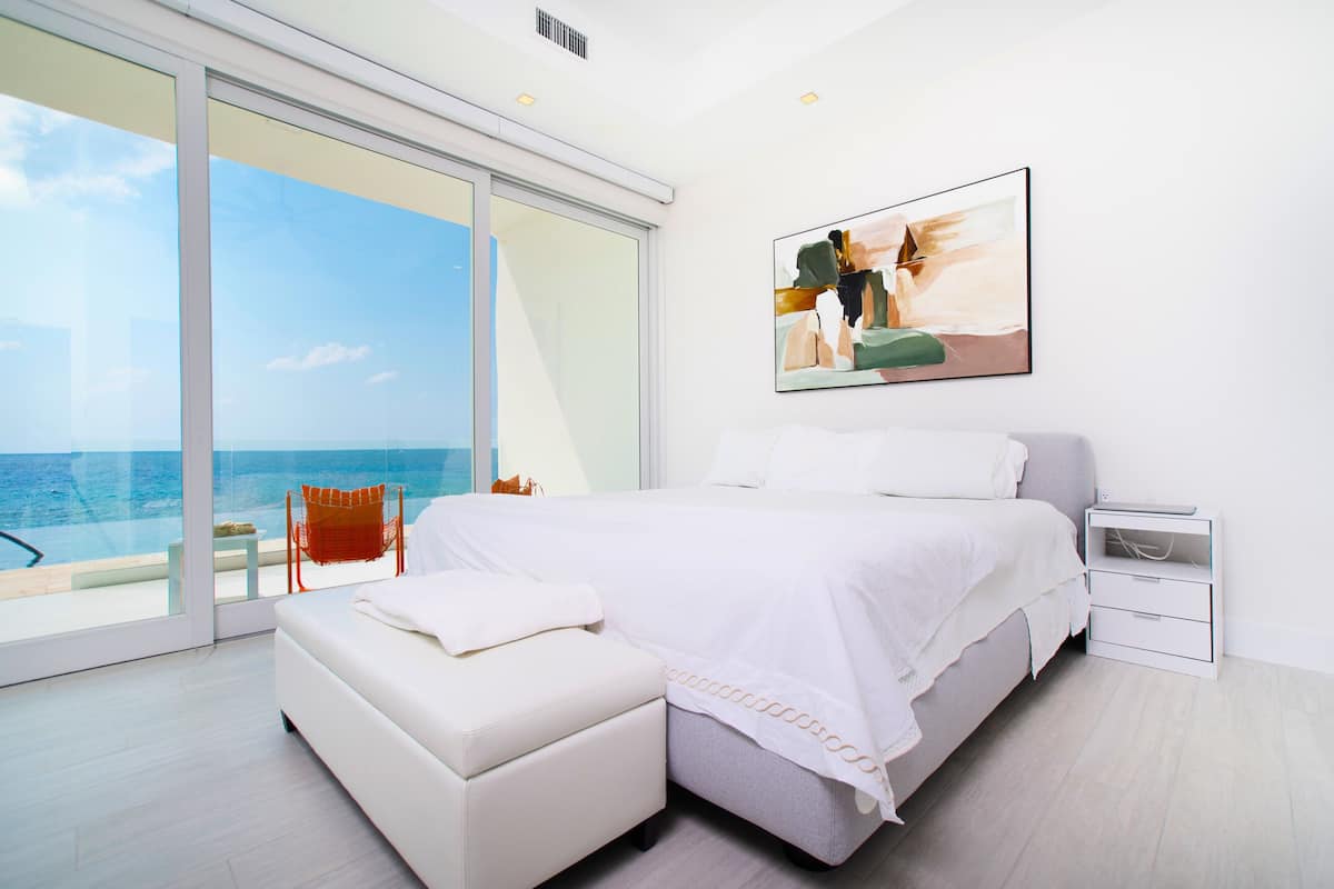 Luxury Condo, 1 King Bed with Sofa bed, Ocean View, Ground Floor | In-room safe, laptop workspace, iron/ironing board, WiFi (free)
