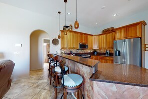 冰箱、微波炉、烤箱、洗碗机