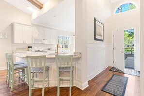 Unclassified image, 2 of 33, button