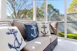 Interior - Pet Friendly Long-Term Rental - 25 Day Min  - Fenced Backyard - Grill (Southport)