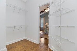 Luokittelematon kuva, 2 kautta 33, painike