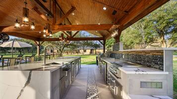 屋外ダイニングエリア