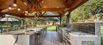 AMAZING!!! Beautiful Country House. -  Access to River, Olympic pool, Sleep 24.