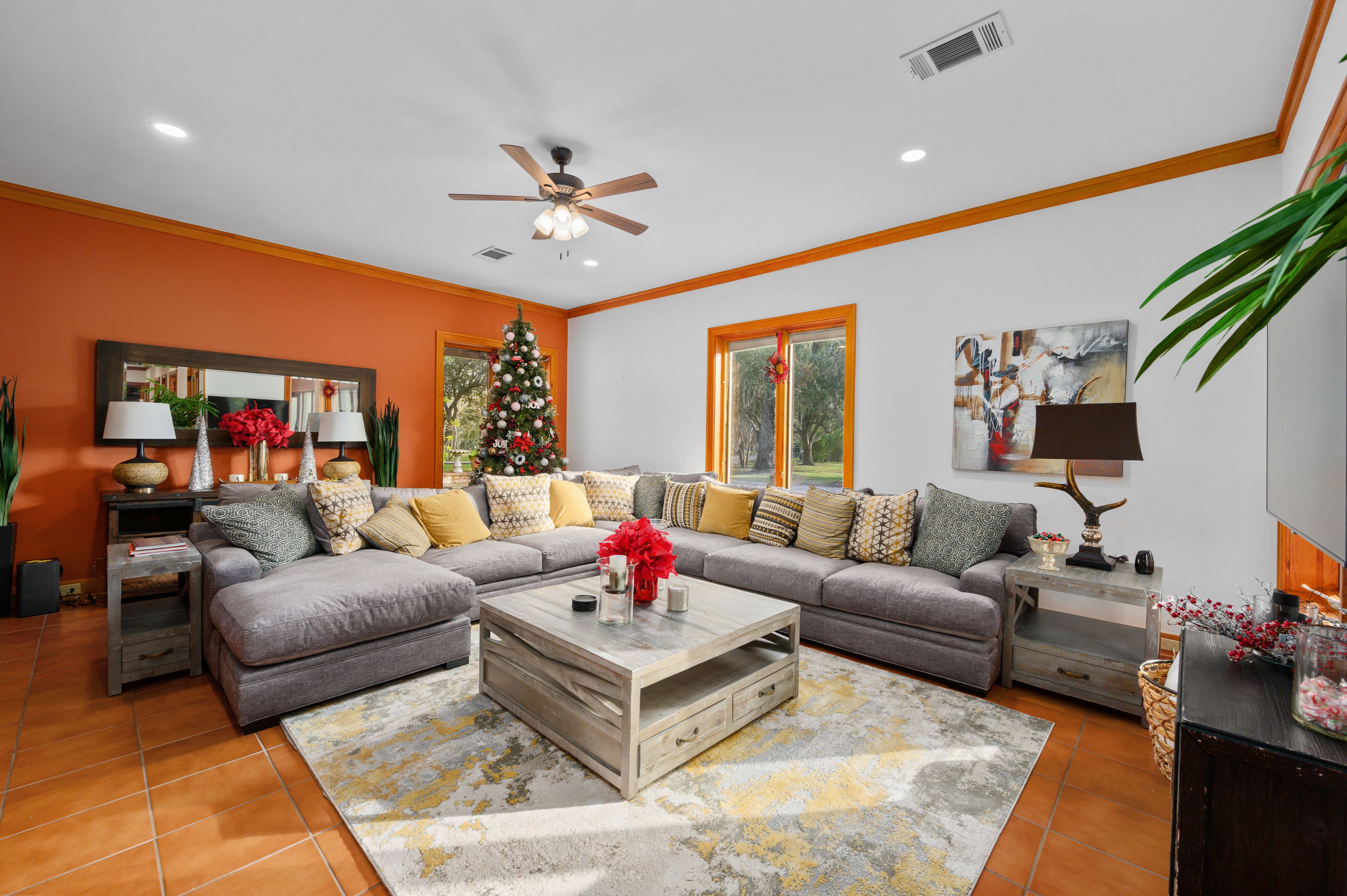 AMAZING!!! Beautiful Country House. -  Access to River, Olympic pool, Sleep 24.