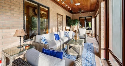 AMAZING!!! Beautiful Country House. - Access to River, Olympic pool, Sleep 24.