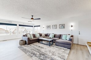 Televisión y chimenea 