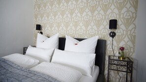 1 bedroom, desk, travel cot, free WiFi