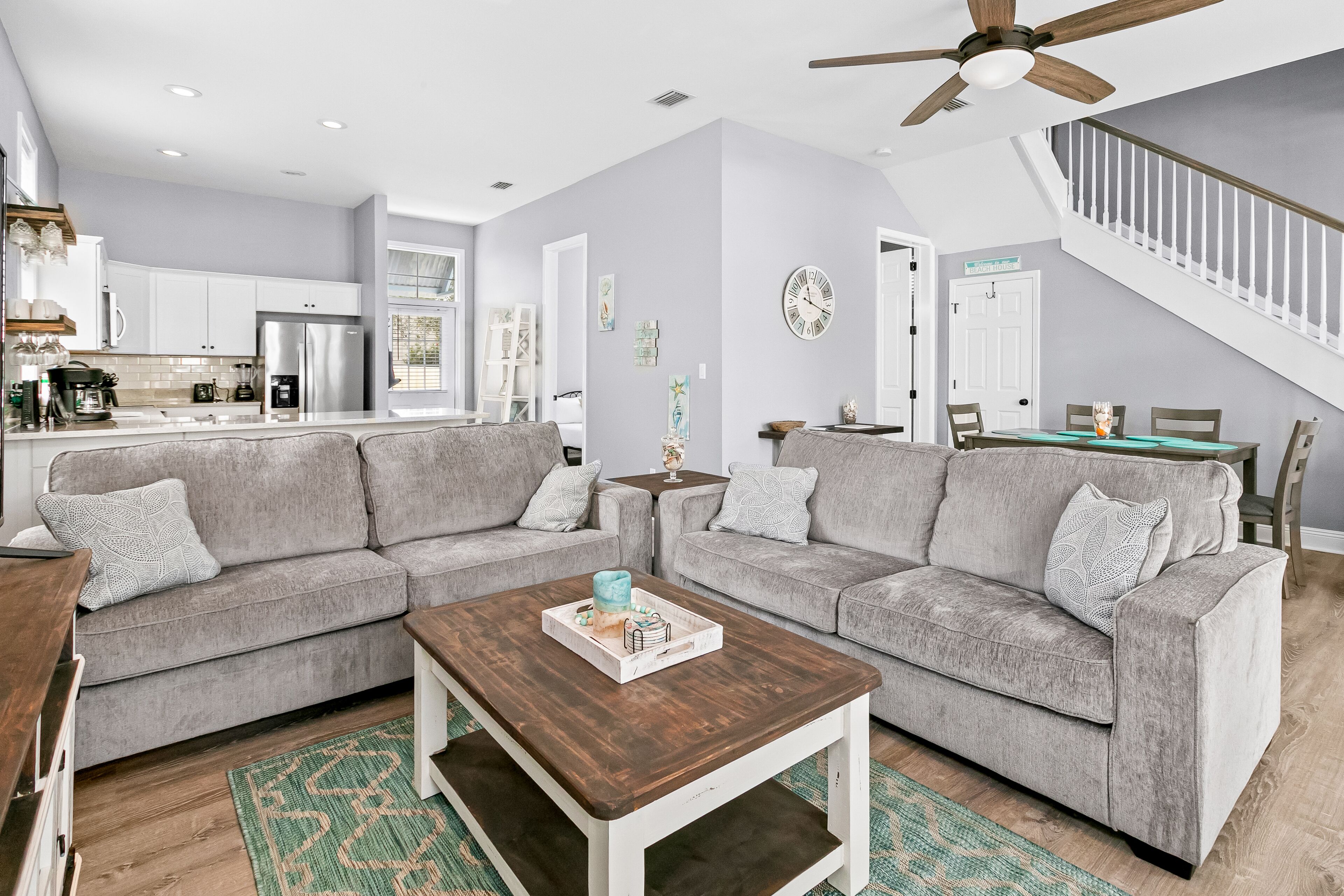 Beachside beauty with alfresco living, central AC, pool & gym - walk to the Gulf