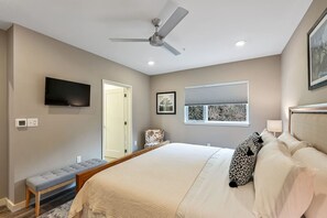 3 slaapkamers, een strijkplank/strijkijzer, wifi, beddengoed