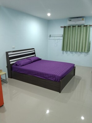 Standard Double Room | Desk, free WiFi, bed sheets - Moo Yim Resort (Rayong)