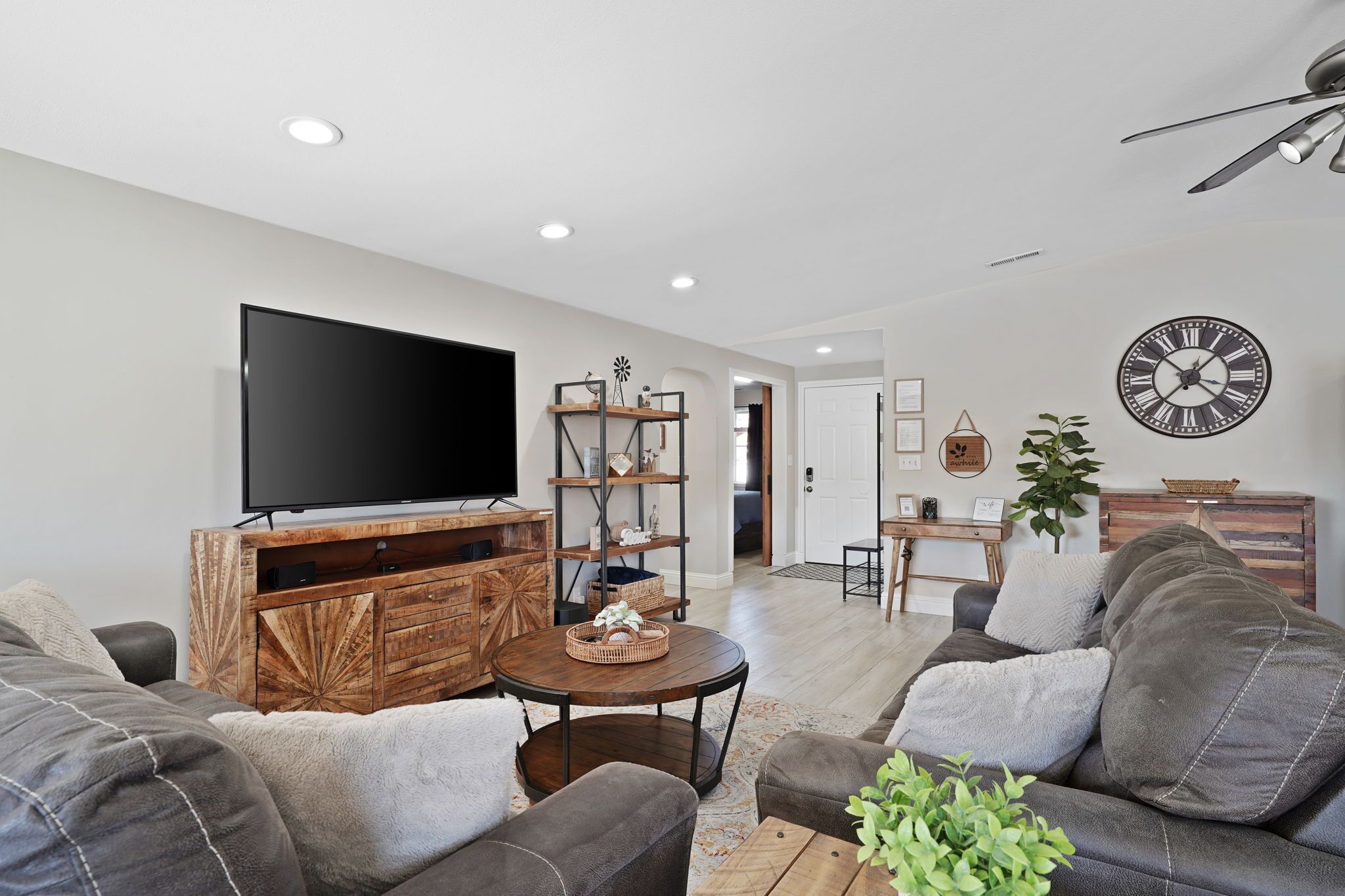 Sunset Place -Lakefront/Pool/Game Room/Pedal Boats/Kayak/FirePit